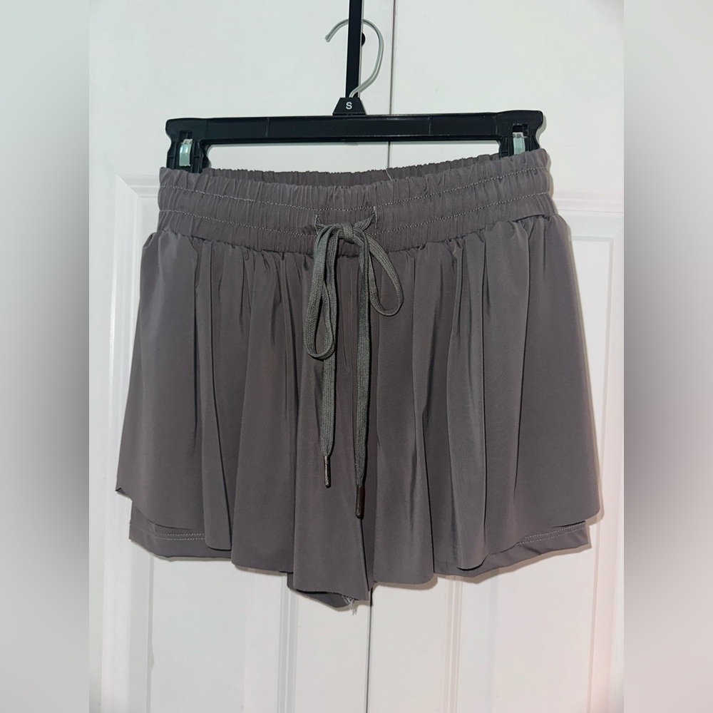 Small grey flowy women’s shorts